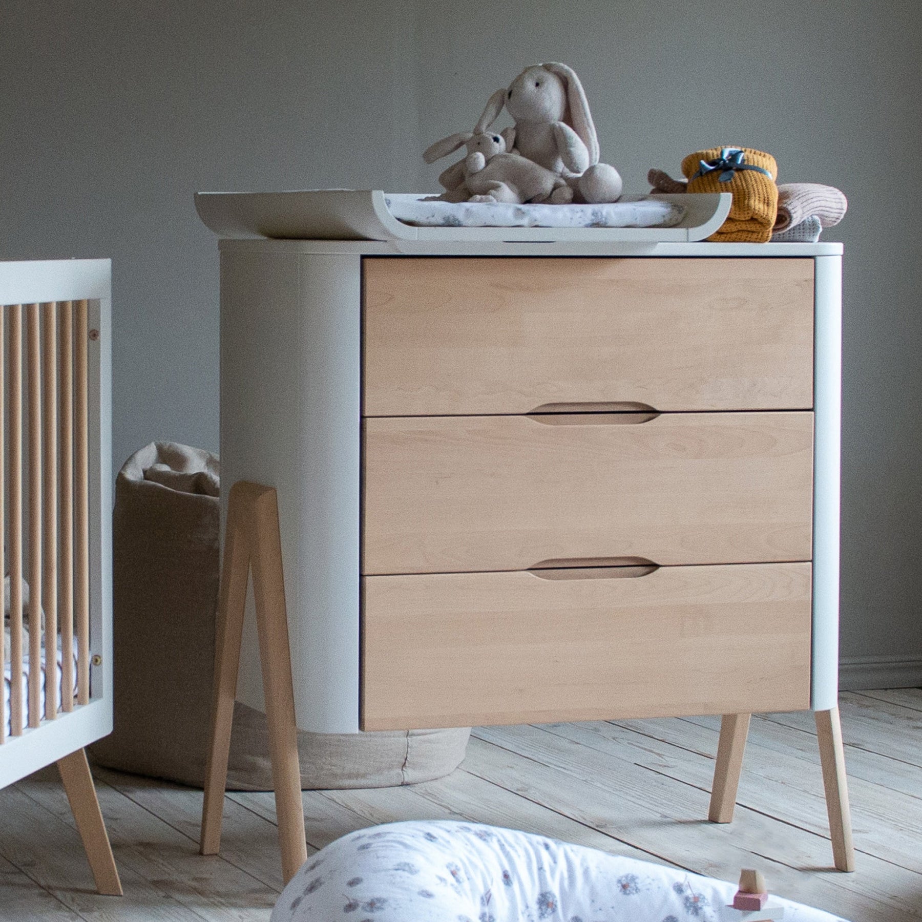 Torsten chest of drawers. WHITE / NATURE. Assembled