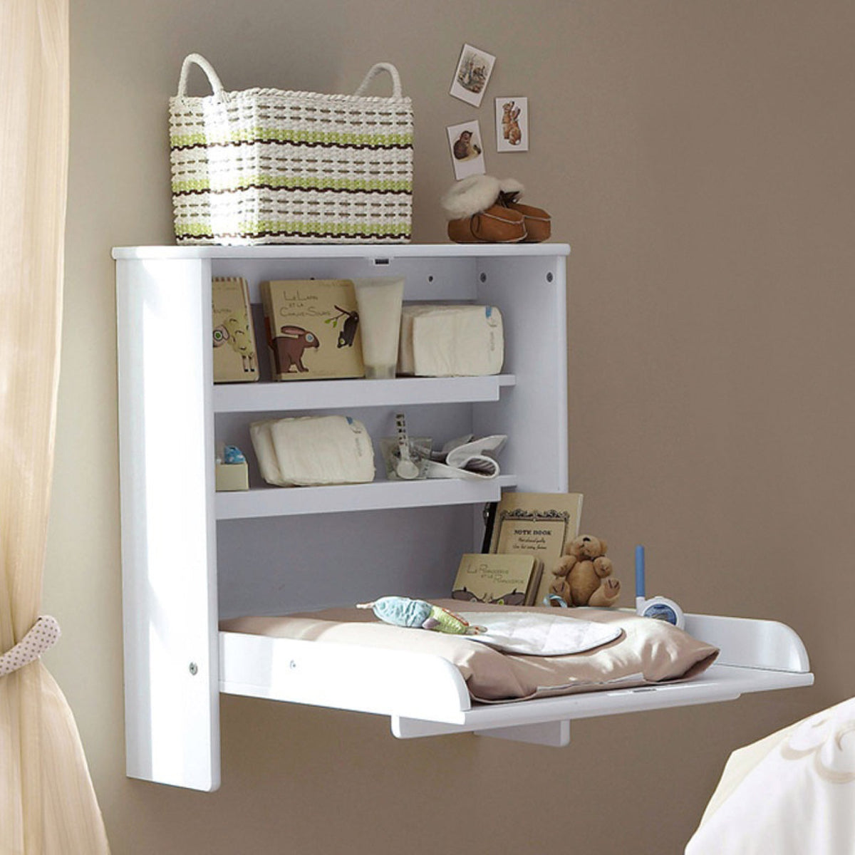Wallhanging changing unit